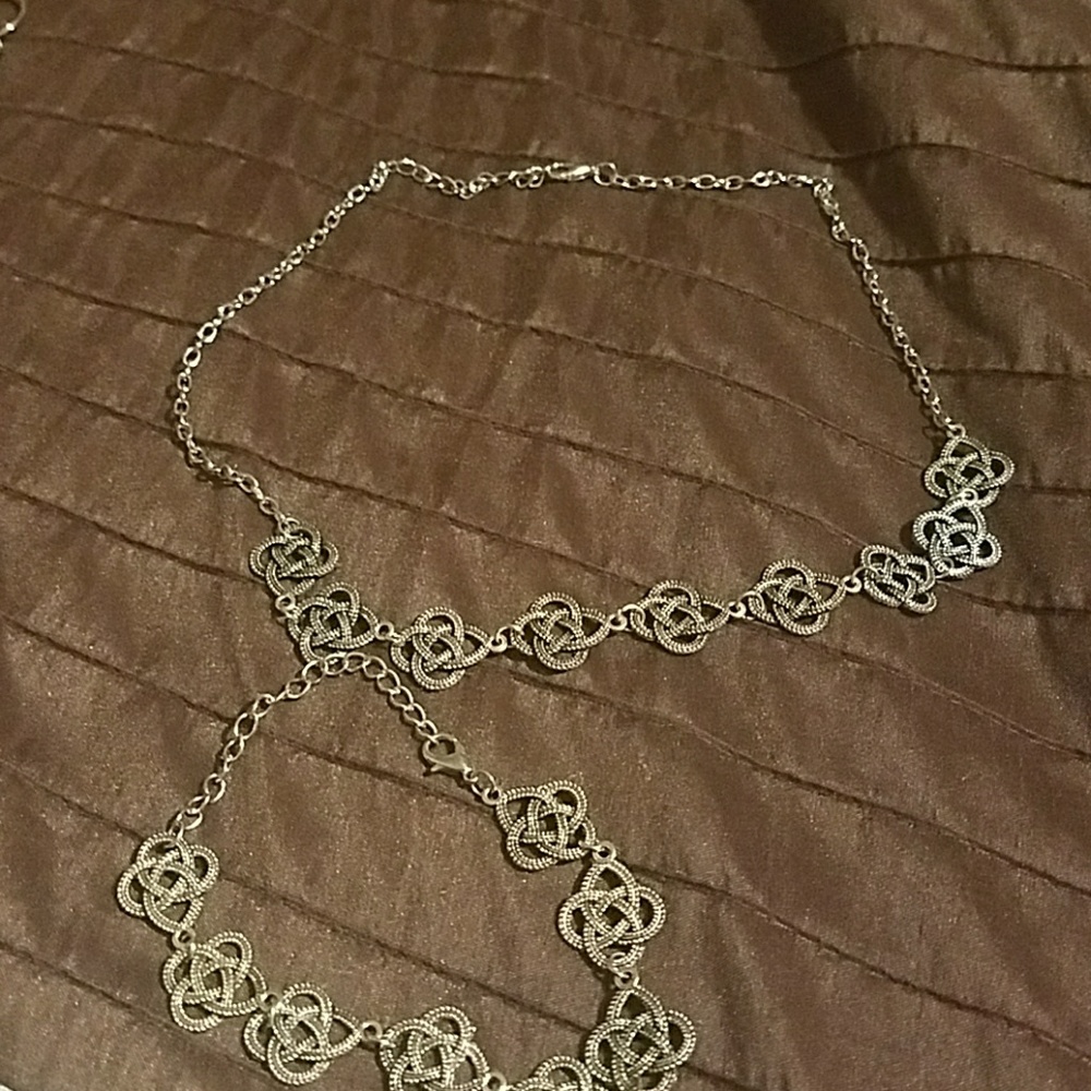Necklace and bracelet set
